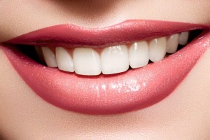 Профессиональное отбеливание зубов – 3600 руб., скидка 51%