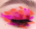 Яркий, быстрый макияж: небрежная цветная графика Скидки в РИВ ГОШ.